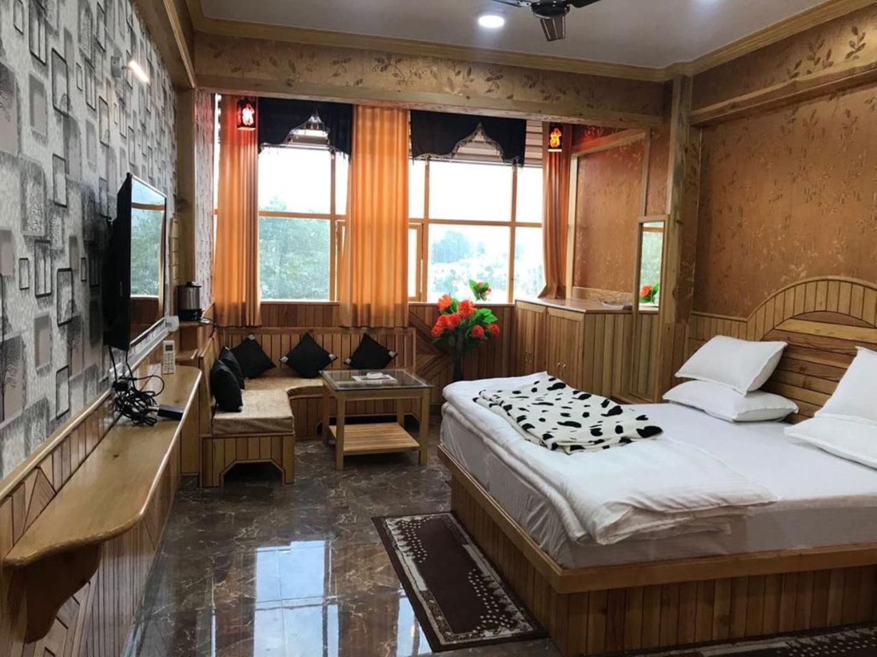 Oyo 37525 Hotel Mall Palace Pithoragarh Экстерьер фото